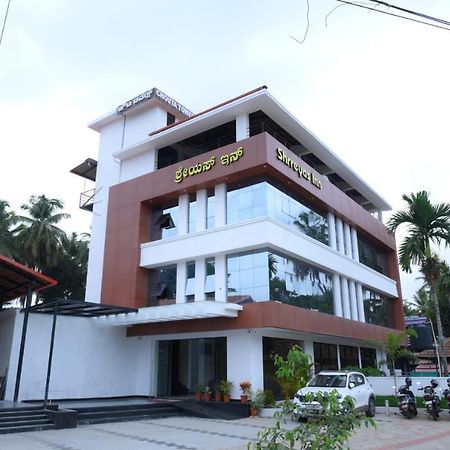 Shrreyas Inn Boarding & Lodging Кундапур Екстериор снимка