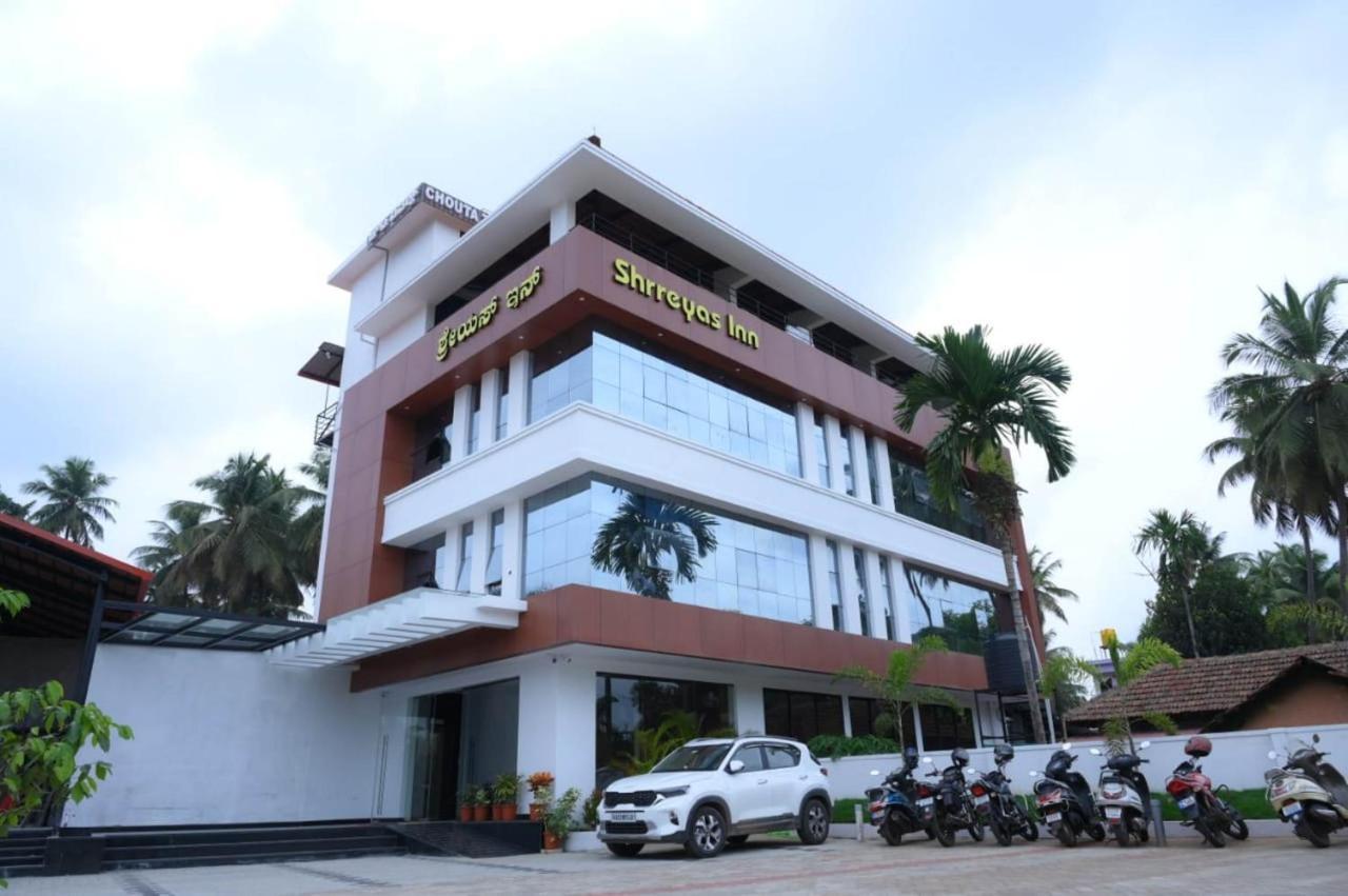 Shrreyas Inn Boarding & Lodging Кундапур Екстериор снимка