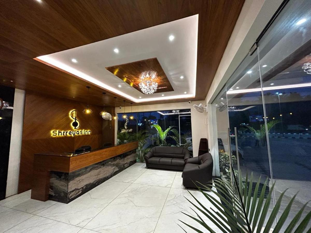 Shrreyas Inn Boarding & Lodging Кундапур Екстериор снимка