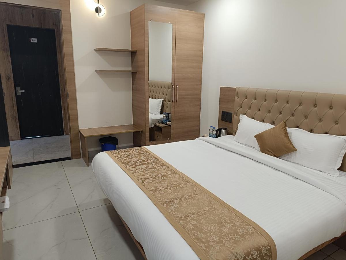 Shrreyas Inn Boarding & Lodging Кундапур Екстериор снимка