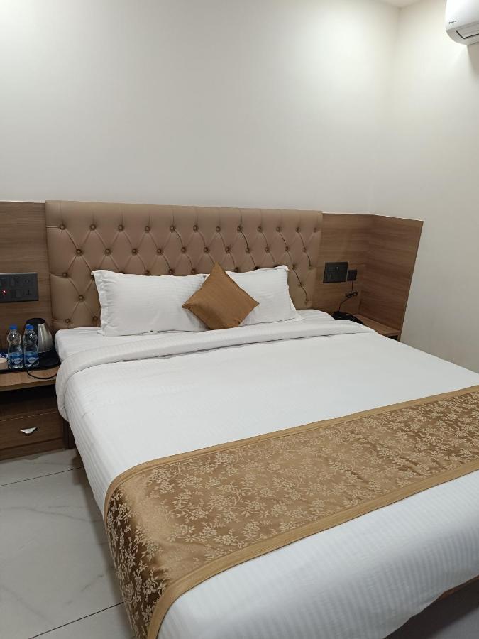 Shrreyas Inn Boarding & Lodging Кундапур Екстериор снимка